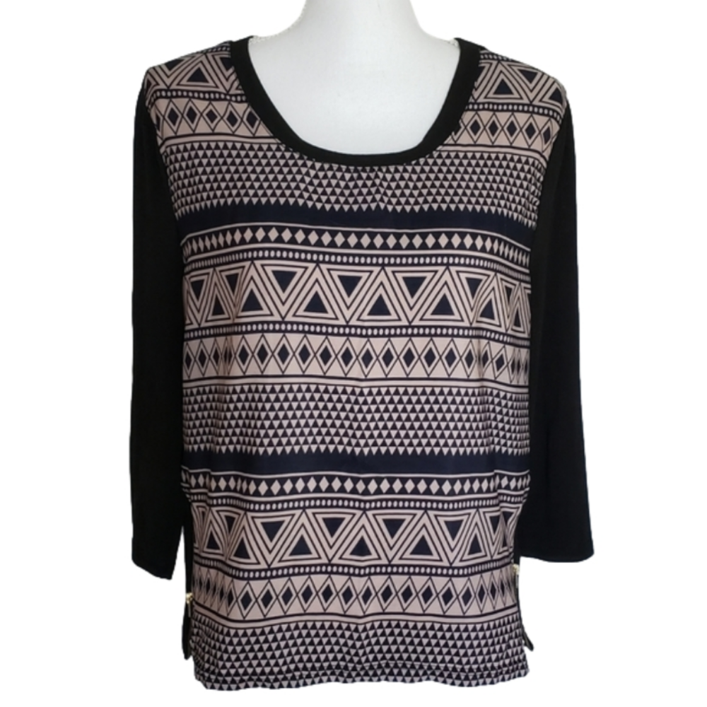 COVER STITCHED GEOMETRIC PULL-OVER TOP ZIPPER DETAIL BLACK&TAN
